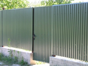 Забор из Профнастила с Полимерным покрытием "Под Ключ" 2.0 м. Зелёный