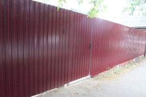 Забор из Профнастила с Полимерным покрытием "Под Ключ" 1.5 м. Красное Вино