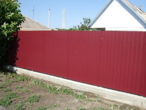 Забор из Профнастила с Полимерным покрытием "Под Ключ" 1.5 м. Красное Вино